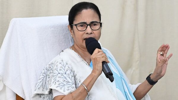 Mamata in National Anthem Disrespect Case: জাতীয় সঙ্গীত অবমাননা মামলায় মমতাকে ‘ক্লিনচিট’ আদালতের, ‘মুখ ফুলল’ BJP নেতার