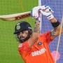 <p>নেদারল্যান্ডস ম্যাচের আগে অনুশীলনে বিরাট কোহলি (ছবি-PTI)</p>