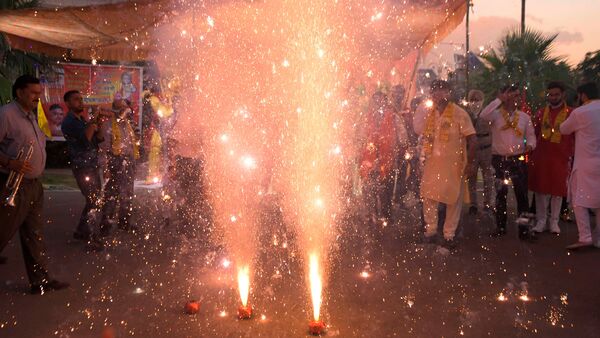 Kali Puja 2023: বাজি ফাটানোর সময় পুড়তে পারে হাত! ঝটপট ৫ কাজ করলেই কমবে যন্ত্রণা – Kali Puja 2023 Five tips to recover from minor Firecrackers injury