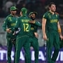 <p>অস্ট্রেলিয়ার বিরুদ্ধে ম্যাচ হারের পরে দক্ষিণ আফ্রিকা শিবির (ছবি-AFP)</p>
