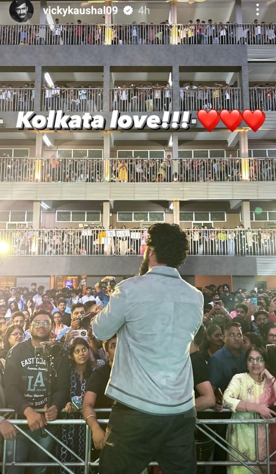 <p>ভবানীপুর কলেজে ভিকি</p> <p>ভবানীপুর কলেজে ভিকি</p>