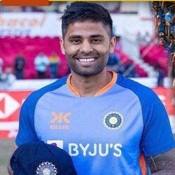 <p>বাইশ গজে ভারতের নতুন সূর্যোদয়ের অপেক্ষায় গোটা ক্রিকেট বিশ্ব</p>