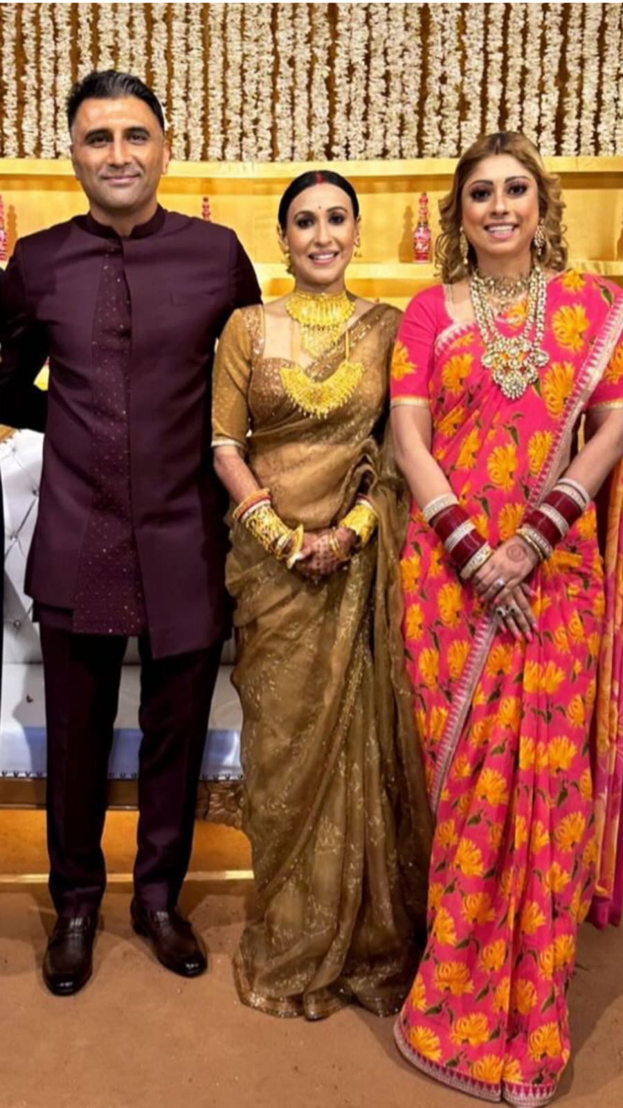 মুখ্যমন্ত্রীর দেওয়া শাড়ি পরেই শুরু হয়েছিল বিয়ের জশন, সায়নীর রিসেপশনে হাজির শোভন-বৈশাখী