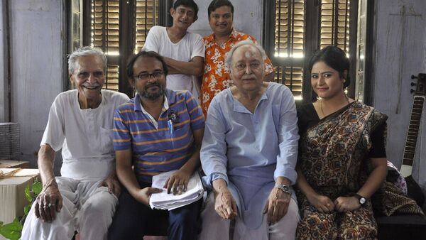 <p>মুক্তি পাচ্ছে 'শুধু যাওয়া আসা'</p> <p>মুক্তি পাচ্ছে 'শুধু যাওয়া আসা'</p>