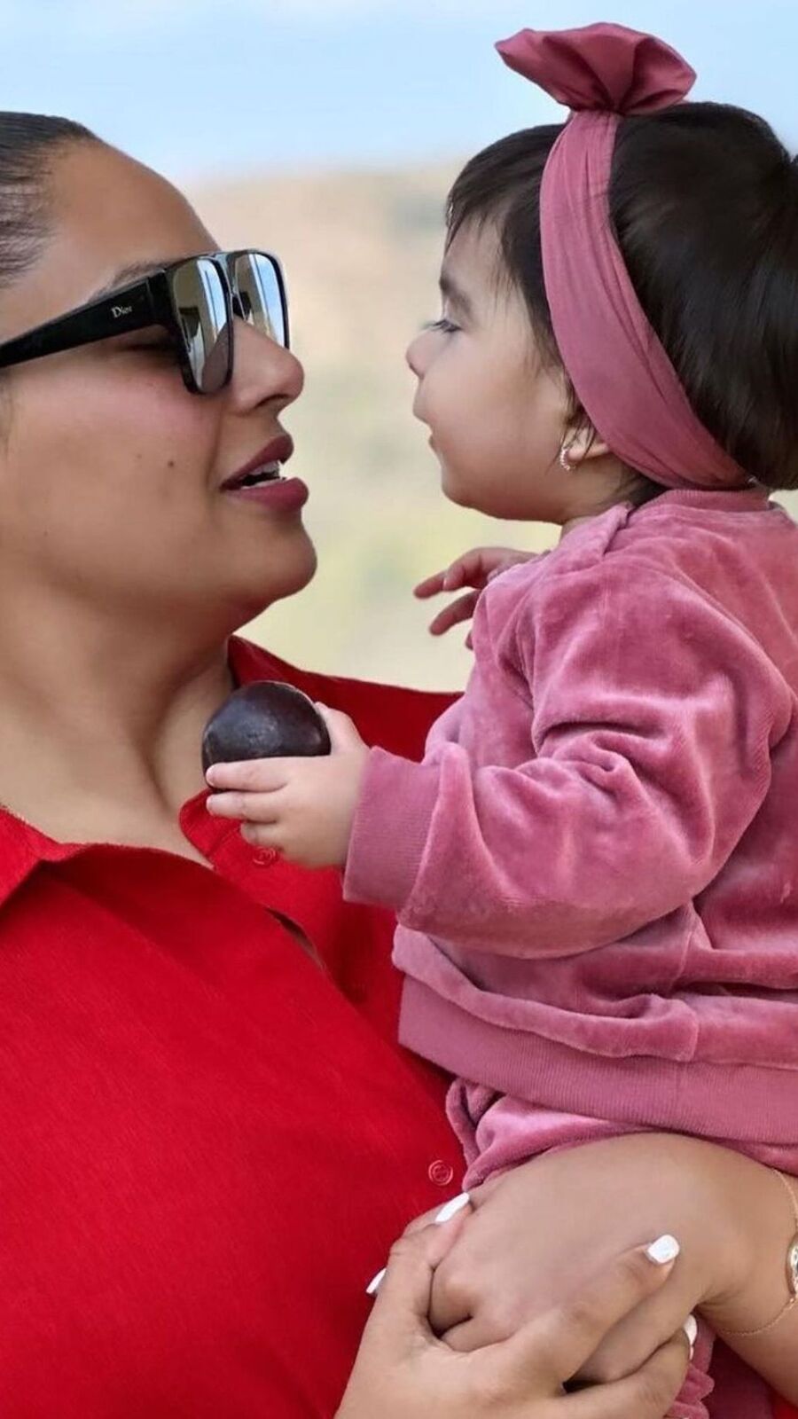 হামাগুড়ি দিয়ে সারা ঘর ঘুরছে ছোট্ট দেবী, মেয়ের অদেখা ভিডিয়ো শেয়ার করলেন বিপাশা