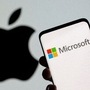 এদিকে গত সেশনের তুলনায় অ্যাপলের শেয়ারের দাম গতকাল ০.৩ শতাংশ কম ছিল। এই আবহে সংস্থার বর্তমান বাজার মূল্য ২.৮৮৬ ট্রিলিয়ন ডলার। যদি শেয়ার বাজারের গতিপ্রকৃতি আজও গতকালকের মতোই থাকে, তাহলে শুক্রবার ফের অ্যাপলকে টপকে শীর্ষস্থান দখল করতে পারে মাইক্রোসফট। উল্লেখ্য, ২০১৮ সালের পর থেকে বেশ কয়েকবার বিশ্বের সবচেয়ে দামী কোম্পানির খেতাব কেড়ে নিতে দেখা গেছে মাইক্রোসফটকে। তবে ২০২১ সালের পরে গতকাল প্রথমবার ফের মসনদে বসেছিল মাইক্রোসফট। তবে সেই সিংহাসন দখল ছিল ক্ষণিকের।   (REUTERS)