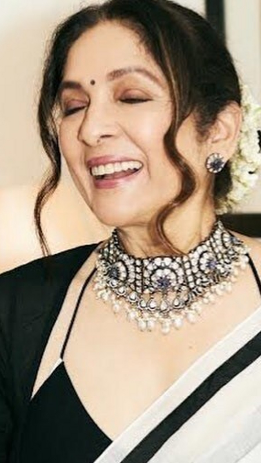 ভিভের সন্তানের মা হওয়ার আগে এক বাঙালিকে বিয়ে করেন নীনা, কে ছিল তাঁর প্রথম স্বামী?