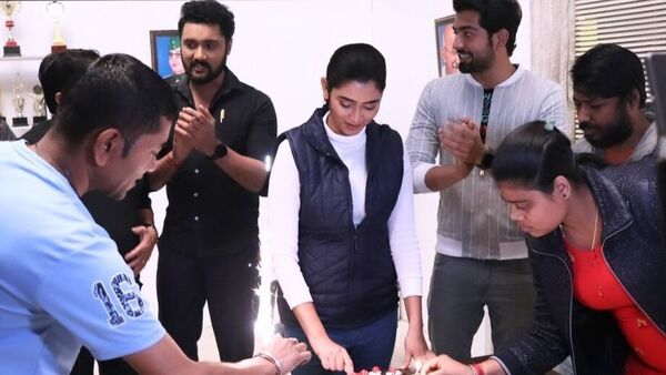 <p>জগদ্ধাত্রীর সেটে অঙ্কিতার জন্মদিন পালন </p> <p>জগদ্ধাত্রীর সেটে অঙ্কিতার জন্মদিন পালন </p>