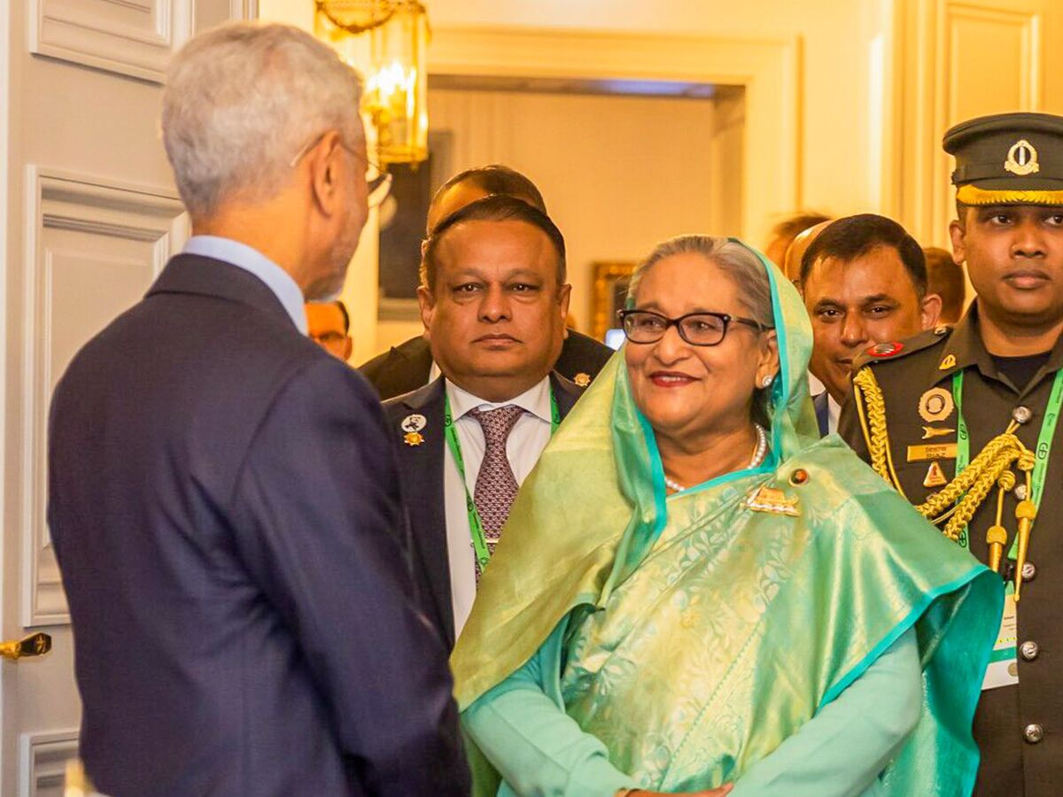 সুদূর ইউরোপের মাটিতে সাক্ষাৎ হাসিনা-জয়শংকরের, কী কথা হল দু’জনের? সুদূর ইউরোপের মাটিতে সাক্ষাৎ হাসিনা-জয়শংকরের, কী কথা হল দু’জনের?
