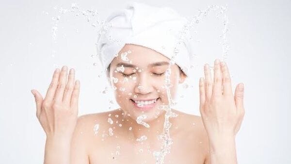 Skin Care: মুখ কী করে ধুতে হয় জানেন না অনেকেই! একটি বিশেষ নিয়ম মনে রাখতে হবেই – Skin Care: How to clean your face with water.
