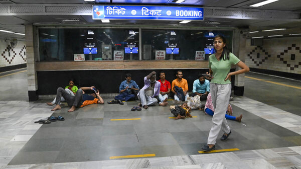 Kolkata Metro Services Resumed: ৫৭ মিনিট পরে স্বাভাবিক হল মেট্রো! ডাউন লাইনেও চালু পরিষেবা, শেষ ট্রেন কখন মিলবে?