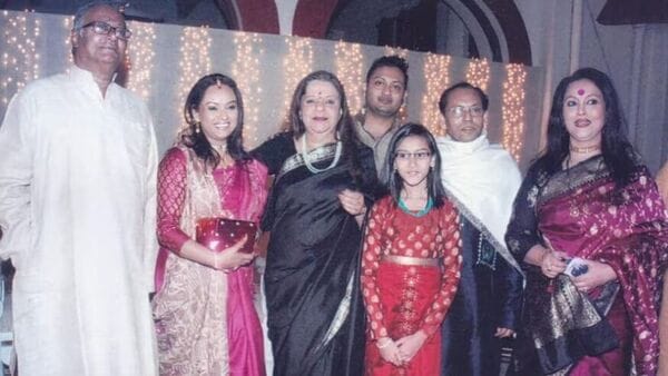 বিরসা-বিদিপ্তার বিয়েতে মেঘলা বিরসা-বিদিপ্তার বিয়েতে মেঘলা