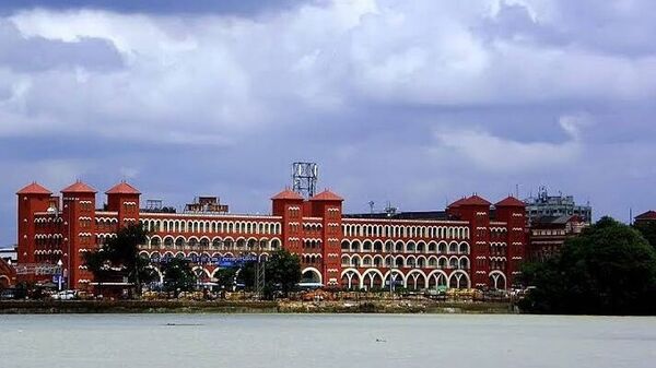 Water preservation at Howrah station: বৃষ্টির জল ধরে রেখেই পরিষ্কার হচ্ছে হাওড়া স্টেশন, অপচয় রুখতে নজিরবিহীন উদ্যোগ