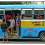 কলকাতায় বেসরকারি বাস। 