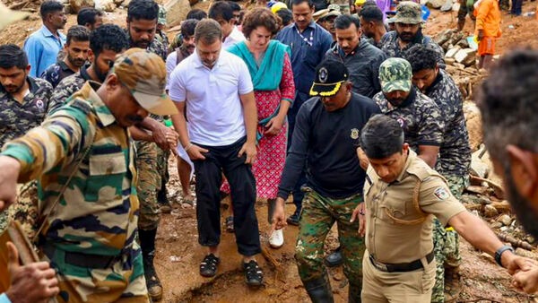 Wayanad Landslides Update: ভূমিধসে আটকে বাংলার ২৪২ শ্রমিক, পেটের টানে কাজ করতে গিয়েছিলেন কেরলে – 242 migrant labours from bengal are staying in wayanad, bengal govt is trying to connect with all of them