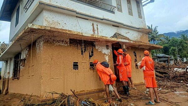 Wayanad Landslide Update: খুব বিপদ!কেরলে ধসের খবর প্রথম দিয়েছিলেন যে মহিলা,বাঁচানোর চেষ্টা করেছিলেন অন্যদের, তাঁর কী হল?