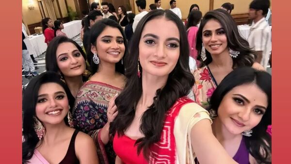 ফ্যাশন শো-এর মধ্যমণি সারা ফ্যাশন শো-এর মধ্যমণি সারা