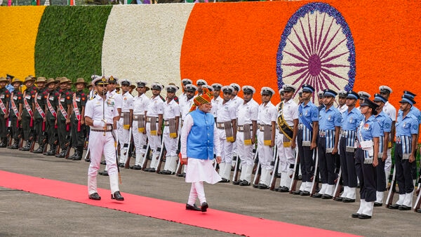 Modi bats for Secular Civil Code: সাম্প্রদায়িক সিভিল কোডে আছি আমরা, লালকেল্লা থেকে ধর্মনিরপেক্ষ বিধির ডাক মোদীর