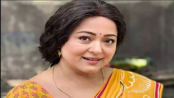 ব্যাগ পিঠে নয়, বুকের কাছে ধরে নিয়ে যাবে, এটা শেখানো হত তবে এখন…: অপরাজিতা আঢ্য়