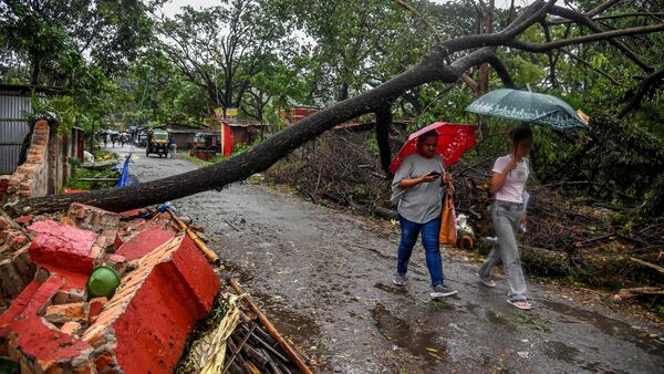 Cyclonic storm: উড়ে গেল বাড়ির চাল, উপড়ে গেল গাছ, মাত্র ১০ মিনিটের ঝড়ে লন্ডভন্ড হাওড়ার গ্রাম