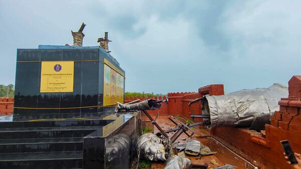 Shivaji Statue: মহারাষ্ট্রের ভেঙে পড়া শিবাজী মূর্তি কারা তৈরি করেছিল? সরকার নয়, জানালেন ডেপুটি সিএম