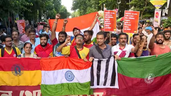 জোরালো হচ্ছে ময়দানি ঐক্য, ফের প্রতিবাদী মিছিলে একজোট মোহন-ইস্ট-মহামেডান সমর্থকরা