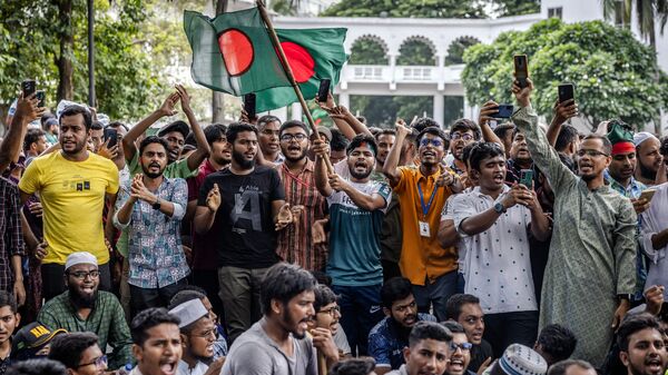 গুলশনের স্মারক ভেঙে নতুন সংকটের ইঙ্গিত বাংলাদেশে!