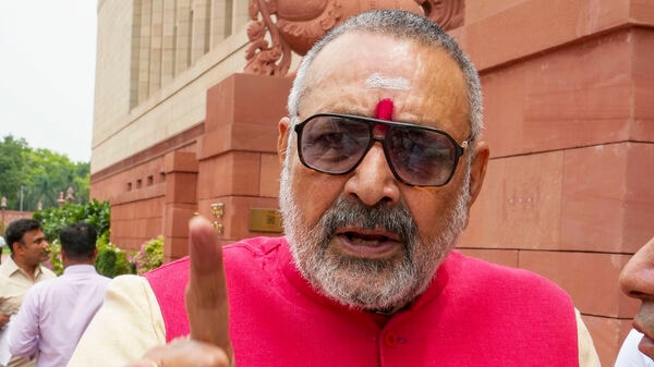 Giriraj Singh: ‘দু’জনের মধ্যে একটা মিল রয়েছে’ কিম জং উনের সঙ্গে মমতার তুলনা মন্ত্রী গিরিরাজের