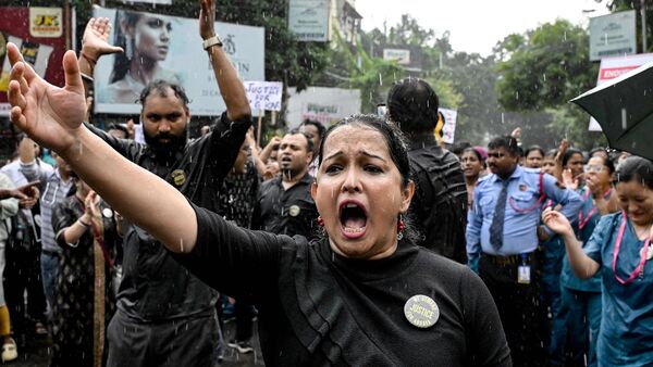 রাতে ভয়ে-ভয়ে থাকেন ৩৫% চিকিৎসকই, কেউ-কেউ অস্ত্র রাখার কথাও ভেবেছেন- সমীক্ষা