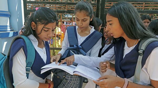 মহান আকবরের প্রশংসা বন্ধ: রাজস্থানের শিক্ষামন্ত্রীর বিতর্কিত ঘোষণা