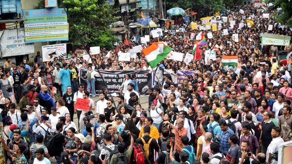 নির্যাতিতার নাম-ছবি প্রকাশে তৃণমূলের বিতর্কিত ব্যবহার