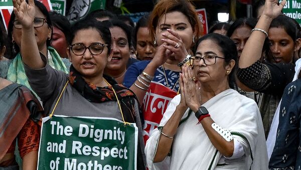 বাংলার রাজনীতি: মমতার বৈঠক amid জনতার ক্ষোভ ও আন্দোলন