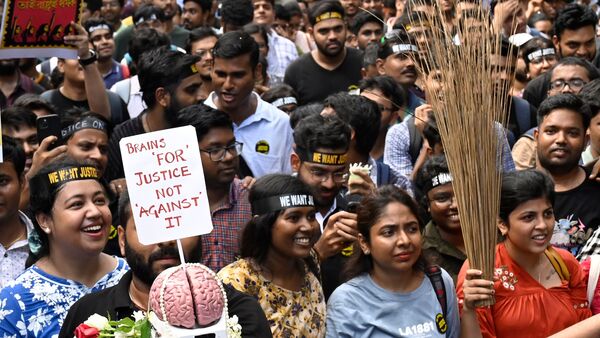 মমতার আহ্বানে ডাক্তারদের অমান্য: কেবল কথার ফুলঝুরি, নাকি সত্যিকার সমস্যার সমাধান?