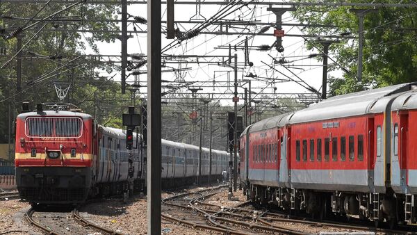 রেল লাইনের পাশে কিশোরীর আত্মহত্যার চেষ্টা: সমাজের অন্ধকারে কি আমরা আড়ালেই রয়ে যাব?