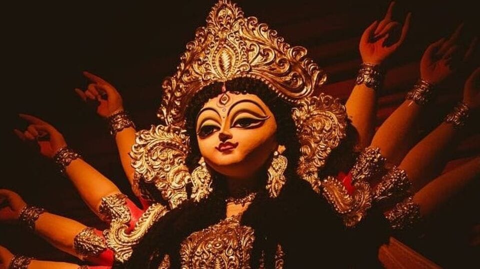দুর্গাপুজো ২০২৪ তিথি, তারিখ- ২০২৪ দুর্গাপুজোয় এবার মহাপঞ্চমী পড়ছে ৮ অক্টোবর, মঙ্গলবার। মহাষষ্ঠী পড়ছে ৯ অক্টোবর, বুধবার। মহাসপ্তমী পড়ছে ১০ অক্টোবর, বৃহস্পতিবার। মহাষ্টমী পড়ছে ১১, অক্টোবর, শুক্রবার। মহানবমী ও দশমী পড়ছে ১২ অক্টোবর, শনিবার।