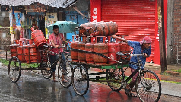 সোনারপুরে গ্যাস পাইপলাইনের মাধ্যমে উন্নয়ন, কিন্তু জমি জটের মধ্যে রাজনীতির গন্ধ!