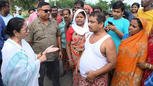  জলছাড়ার রাজনীতিতে মুখ্যমন্ত্রী মমতার ক্ষোভ: ‘বাংলাকে বঞ্চনা, কেন এই পরিকল্পিত বন্যা?’ 