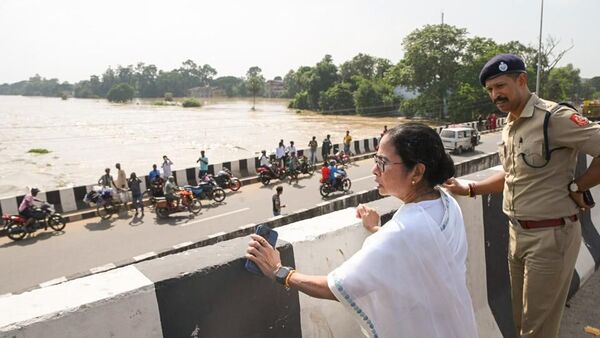 মমতার জল-রাজনীতির জালে ঝাড়খণ্ডের প্রতিবাদ: বাণিজ্য ও জনজীবনে টানাপোড়েন!