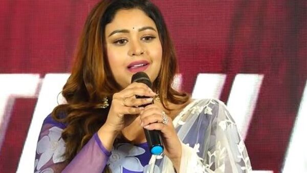 ট্রেলার লঞ্চে ঋতাভরী ট্রেলার লঞ্চে ঋতাভরী