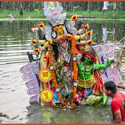 Bijoya Dashami Wishes: বিজয়ার প্রীতি-শুভেচ্ছায় সুন্দর হোক আগামী, প্রিয়জনকে পাঠান এই শুভেচ্ছাবার্তা