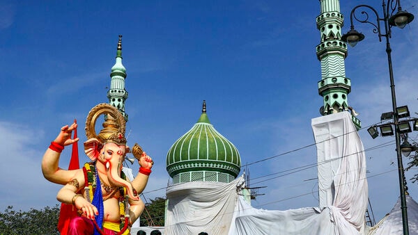 মসজিদে ‘জয় শ্রীরাম’ ধ্বনি দিলে ধর্মীয় ভাবাবেগে আঘাত করা হয় না, বলল হাইকোর্ট