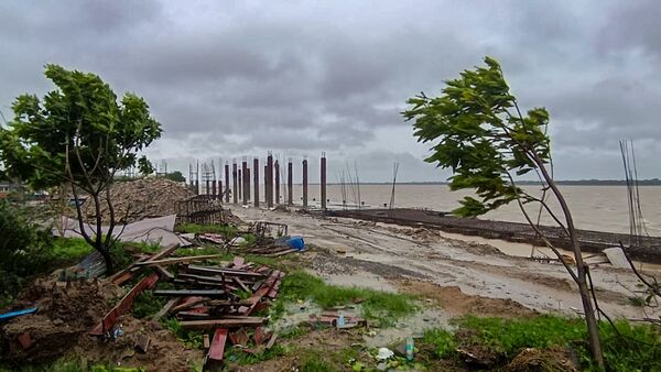 ওড়িশায় তাণ্ডব চালালেও প্রাণ কাড়েনি ঘূর্ণিঝড় ‘দানা’, স্বস্তির নিঃশ্বাস বাংলায়