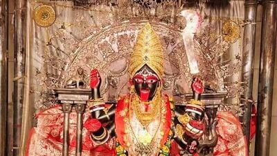 রেজিমেন্ট - বারাসাতের মেন রোডে পৌঁছে চলে কৃষ্ণনগর রোড ধরে চলে যেতে হবে লালি সিনেমা হল পর্যন্ত। এই হলের উল্টোদিকেই রেজিমেন্টের কালীপুজো। (সবকটি প্রতীকী ছবি সৌজন্য - ফেসবুক) রেজিমেন্ট - বারাসাতের মেন রোডে পৌঁছে চলে কৃষ্ণনগর রোড ধরে চলে যেতে হবে লালি সিনেমা হল পর্যন্ত। এই হলের উল্টোদিকেই রেজিমেন্টের কালীপুজো। (সবকটি প্রতীকী ছবি সৌজন্য - ফেসবুক)