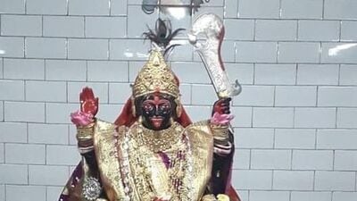 সন্ধানী ক্লাব - রেলগেট পেরিয়েই পড়ছে সন্ধানী ক্লাবের পুজো। রাশিয়ার মিখাইলো আরখিঙ্গেল মনুমেন্ট এবার সন্ধানী ক্লাবের থিম। আসল মনুমেন্ট ২৩০ ফুট উঁচু হলেও এই মণ্ডপ ততটা উঁচু হবে না। তবে থিমের নিরিখে চমক দেবে এবারেও। (সবকটি প্রতীকী ছবি সৌজন্য - ফেসবুক) সন্ধানী ক্লাব - রেলগেট পেরিয়েই পড়ছে সন্ধানী ক্লাবের পুজো। রাশিয়ার মিখাইলো আরখিঙ্গেল মনুমেন্ট এবার সন্ধানী ক্লাবের থিম। আসল মনুমেন্ট ২৩০ ফুট উঁচু হলেও এই মণ্ডপ ততটা উঁচু হবে না। তবে থিমের নিরিখে চমক দেবে এবারেও। (সবকটি প্রতীকী ছবি সৌজন্য - ফেসবুক)
