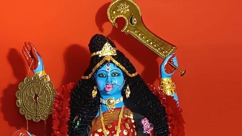 সংহতি ক্লাব - বারাসাত স্টেশনের একেবারে কাছের পুজোটি হল সংহতি ক্লাবের পুজো। অটোস্ট্যান্ডের কাছেই এই পুজো আয়োজিত হয়। প্রতি বছরই থাকে কিছু না কিছু চমক।(সবকটি প্রতীকী ছবি সৌজন্য - ফেসবুক)