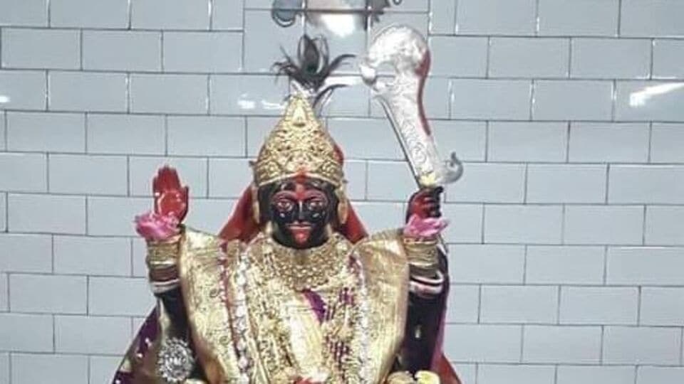 সন্ধানী ক্লাব - রেলগেট পেরিয়েই পড়ছে সন্ধানী ক্লাবের পুজো। রাশিয়ার মিখাইলো আরখিঙ্গেল মনুমেন্ট এবার সন্ধানী ক্লাবের থিম। আসল মনুমেন্ট ২৩০ ফুট উঁচু হলেও এই মণ্ডপ ততটা উঁচু হবে না। তবে থিমের নিরিখে চমক দেবে এবারেও।(সবকটি প্রতীকী ছবি সৌজন্য - ফেসবুক)