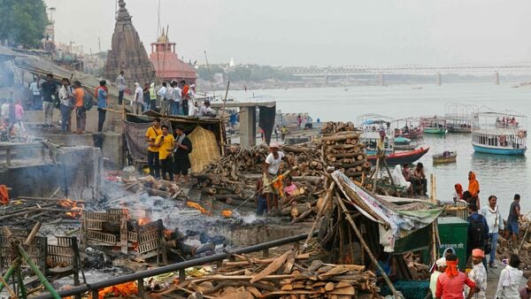 গঙ্গার সাফাই অভিযান: দূষণের বিরুদ্ধে সরকারের লড়াই, নাকি রাজনৈতিক নাটকের নতুন পর্ব?