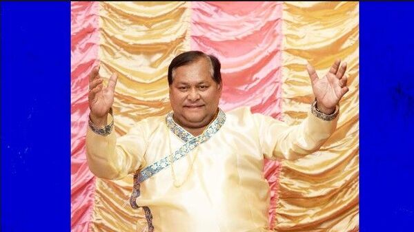 চরিত্রের বেশে খরাজ মুখোপাধ্যায় চরিত্রের বেশে খরাজ মুখোপাধ্যায়