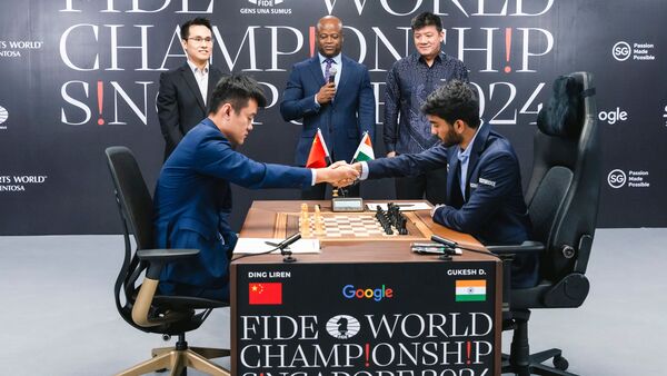 World Chess Championship: ভুল চাল, গুকেশের জেতা ম্যাচ হাতছাড়া! টানা পঞ্চম ড্র