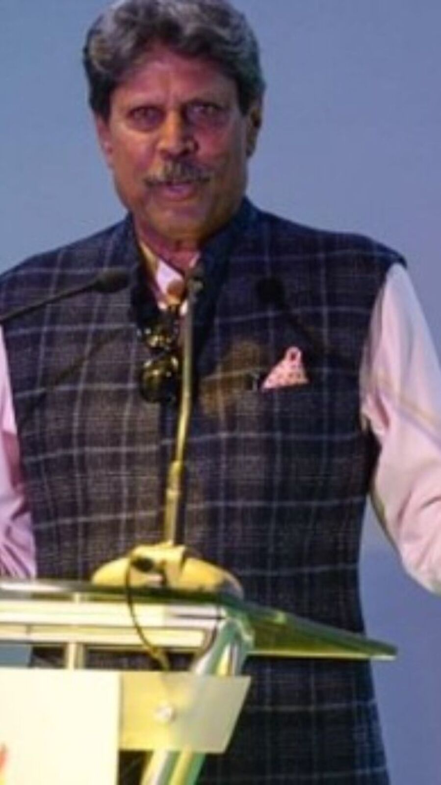 কেরিয়ারের এই পর্যায়ে ওর কিছু প্রমাণ করার নেই- রোহিতের পাশে দাঁড়ালেন কপিল দেব